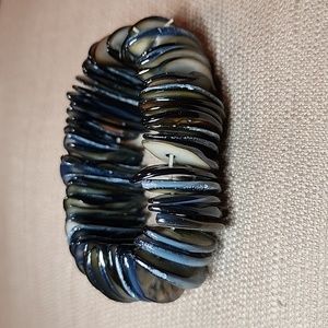 Vintage Mother of Pearl Shell Bracelet in Excellent Condition